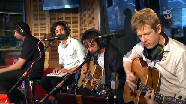 Divine Fits en vivo desde la cabina de Triple J