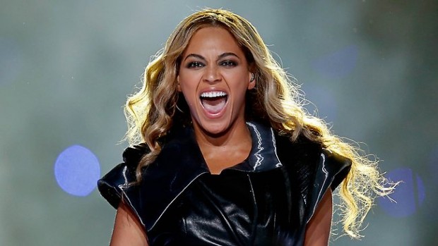 Beyoncé durante el medio tiempo del Super Bowl XLVII
