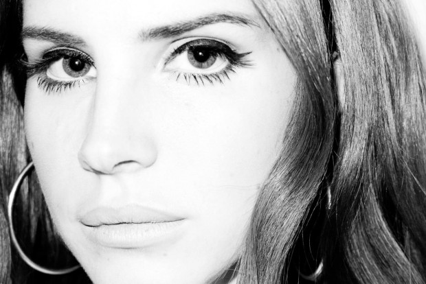 Lana Del Rey trabaja en canciones nuevas en el estudio