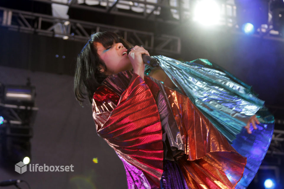 Más que una vocalista, Natasha Khan es una gran performer. Foto: Daniel Patlán.