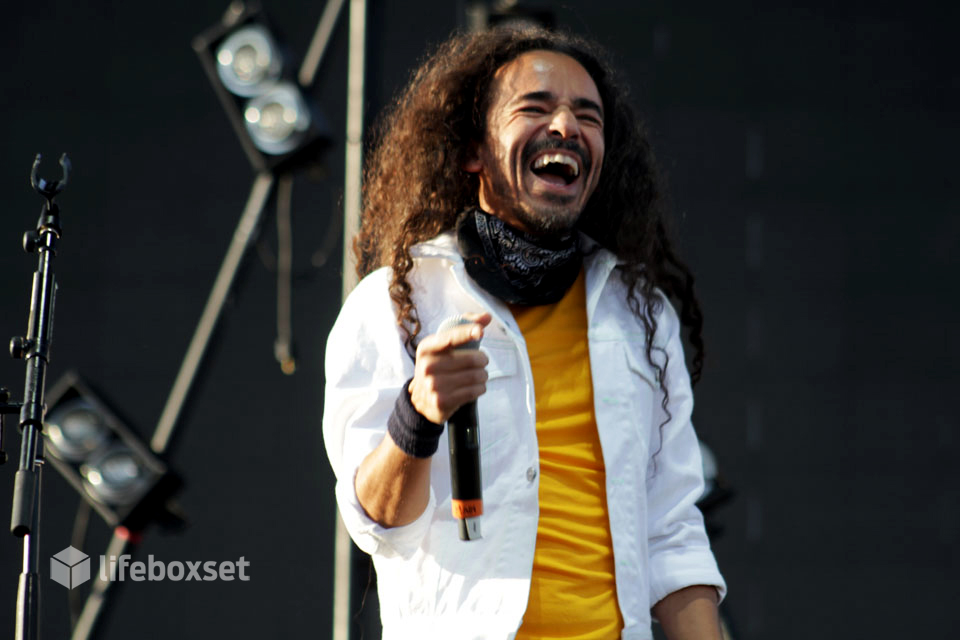 Ruben Albarrán sonriente por el impresionante cariño que muestra el público en Coachella.