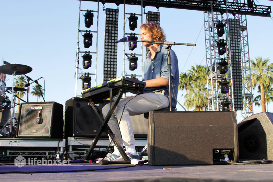 Tame Impala se presentó en el Outdoor Theatre de Coachella 2013.
