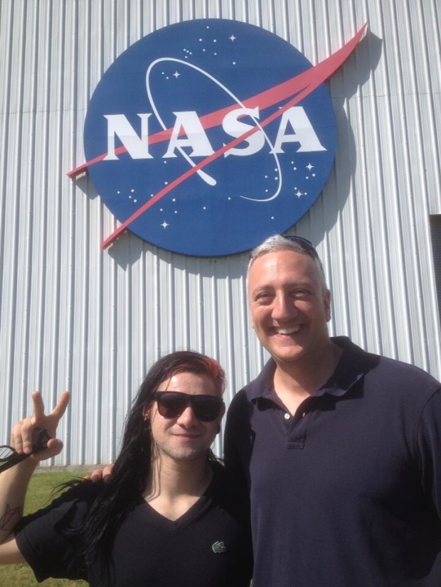 Skrillex en el Johnson Space Center de la NASA en Houston, Texas.