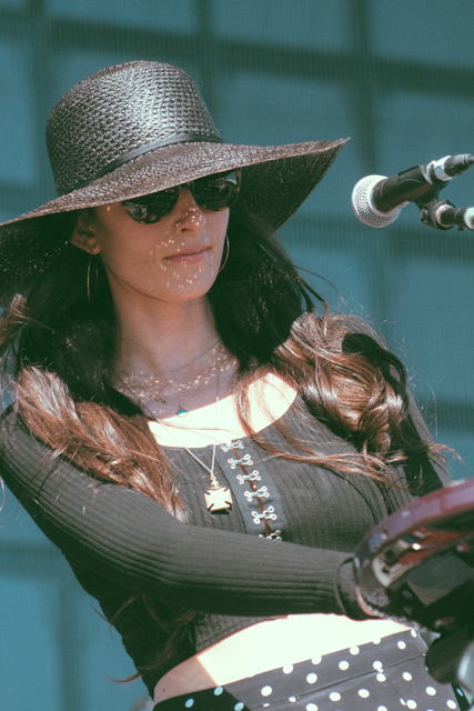 El toque femenino del festival lo puso Kaylie Church, tecladista de la banda. 