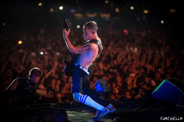 Flea durante la presentación de Red Hot Chili Peppers en Coachella 2013. Foto: Coachella.