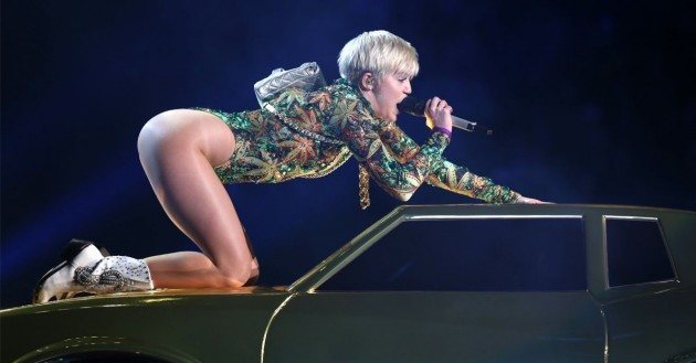 Miley Cyrus Saturday Night Live 40
