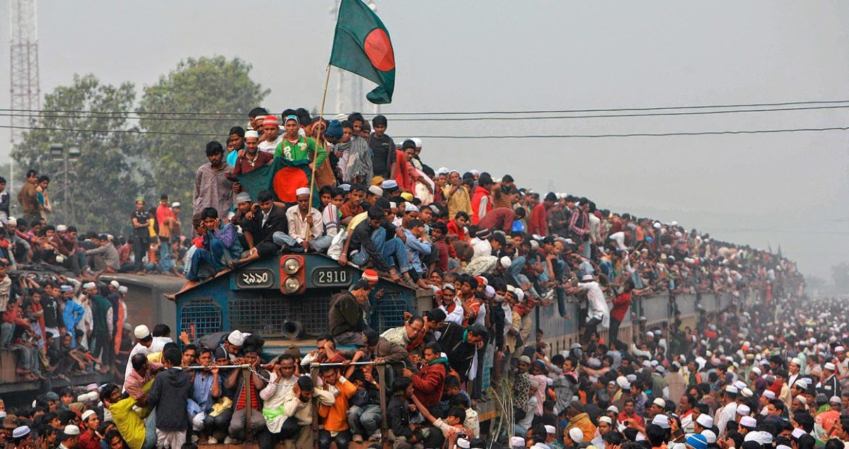 crowed-train-ride