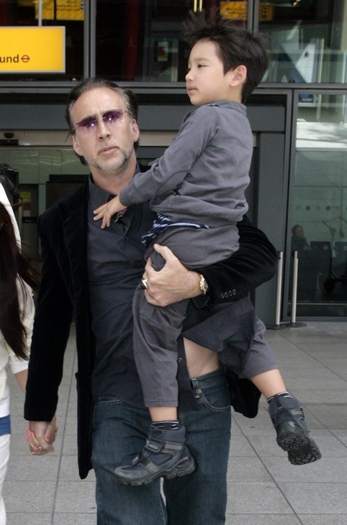 Nicholas Cage and Family Arrive in London