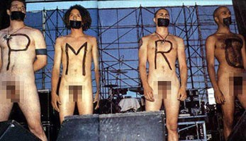rage-against-the-machine-30-most-bizarre-things-to-ever-happen-on-stage-tour-in-music-history