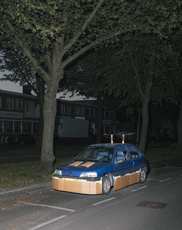 max-siedentopf-pimps-out-cars-at-night-with-cardboard-and-tape-designboom-02
