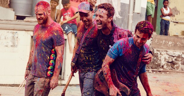 Chris Martin de Coldplay interpreta nueva versión de 
