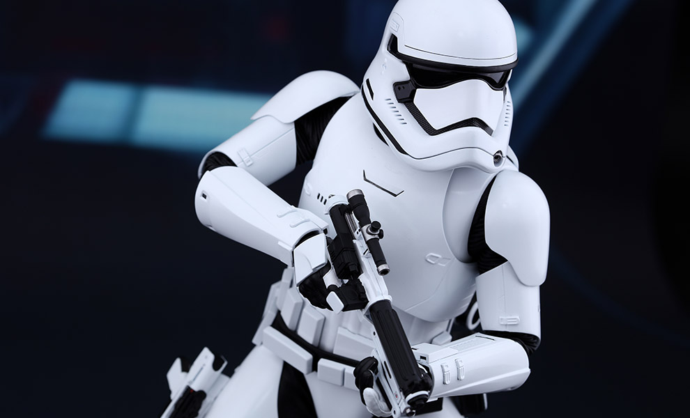 star-wars-first-order-stormtrooper-sixth-scale-hot-toys-feature-902536