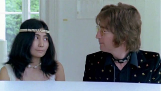 Yoko Ono compartió un cover minimalista de
