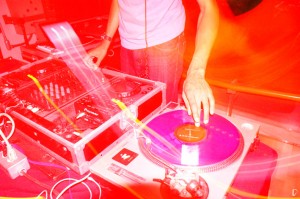 Nombres de DJs: ¿Reales o inventados?