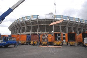 Fotos: Montaje del escenario de U2 en el Estadio Azteca