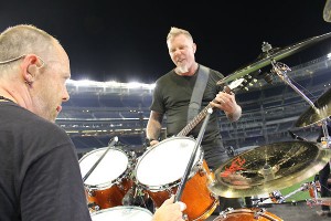 Fotos de Metallica ensayando en el Yankee Stadium antes antes de su concierto hoy