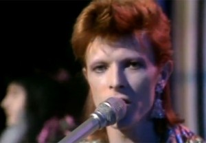 Video inédito de David Bowie en vivo en BBC’s Top Of The Pops: “The Jean Genie”
