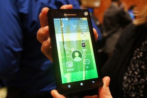 Lenovo K800: Primer smartphone de Intel presentado en el CES 2012