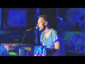 Coldplay rinde tributo a MCA de los Beastie Boys