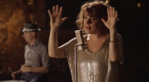 Stars se encogen en el video del sencillo “Backlines”