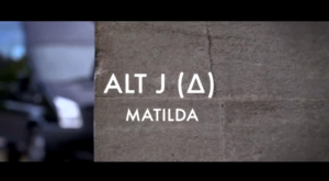 alt-J interpreta “Matilda” en vivo desde una camioneta