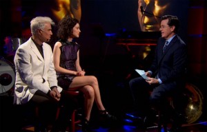 David Byrne y St. Vincent se presentaron en vivo en The Colbert Report