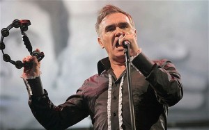 Morrissey reagenda gira y toca con Patti Smith