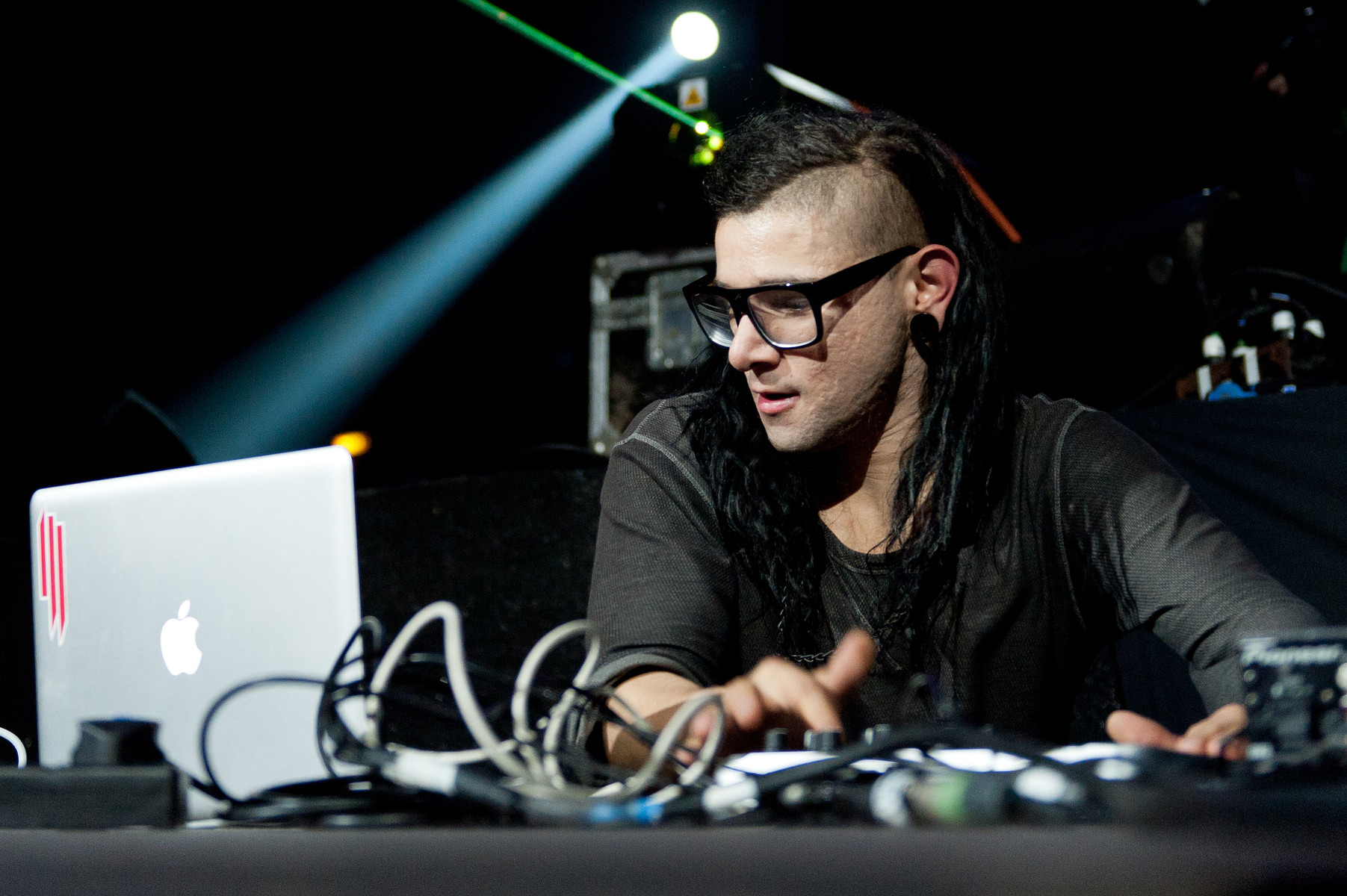 Скриллекс песни. Скриллекс 2022. Skrillex Сонни Джон Мур. Скриллекс бангаранг. Skrillex 2021.