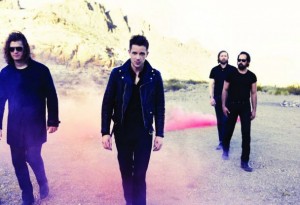 The Killers estrenan el séptimo villancico en su carrera, “I Feel It In My Bones”