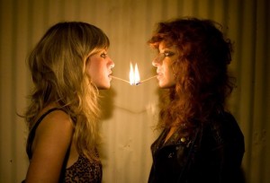 El dúo de chicas más increíble de L.A. tiene una nueva canción, escucha “Lies” de Deap Vally