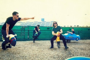 Miren el video donde Arctic Monkeys estrenan su canción “Mad Sounds”