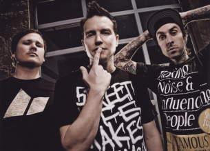 Blink-182 hace cover a The Misfits, “Hybrid Moments”