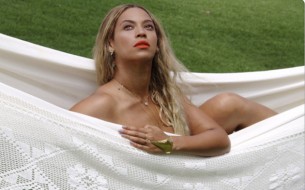 Beyoncé en traje de baño y como Dios la trajo al mundo