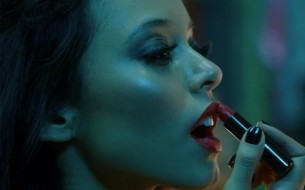 La actriz y modelo Freida Pinto protagoniza el nuevo video de Bruno Mars
