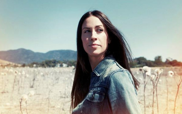 Alanis Morissette lanza nuevo tema y anuncia gira de aniversario