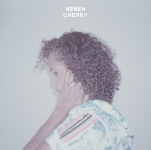 Escuchen una nueva canción de Neneh Cherry, producida por Four Tet