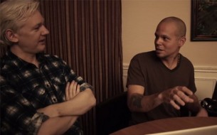 Calle 13, Tom Morello y el fundador de WikiLeaks en una misma canción