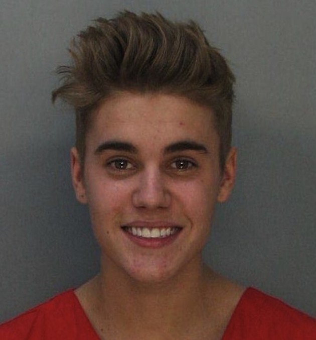 Mugshot de Justin Bieber después de su reciente arresto.