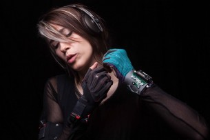 Imogen Heap, lanza Kickstarter para financiar Mi.Mu, sus guantes musicales