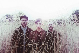 CHVRCHES estrena nuevas versiones de “The Mother We Share”, “Recover” y “Gun”