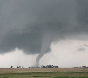 ¿Qué tan fuerte tienes que escuchar música como para ignorar un tornado?