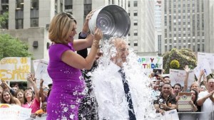 El ALS Ice Bucket Challenge no parece irse, pero donar no es tan buena idea