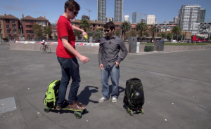 Ya sabemos qué queremos de regalo de cumpleaños: La mochila-patineta