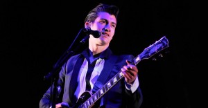 Arranca tu semana como se debe y mira un concierto completo de Arctic Monkeys en alta definición