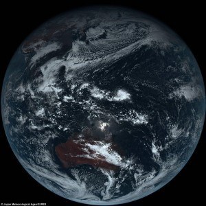 Así es como en verdad se ve la Tierra desde el espacio