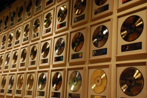 ¿Los músicos podrían ser los culpables de la crisis de la industria discográfica?