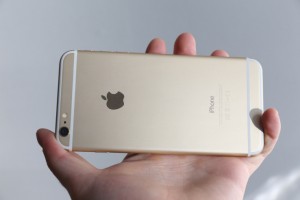 El invento de Apple que va a salvar la pantalla de tu iPhone cuando se caiga