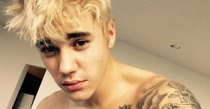 Justin Bieber se “pone de pechito” para que le mientes la madre y te burles de él