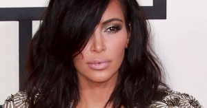 ¿Por qué carajos Kim Kardashian se disfrazó de Selena?