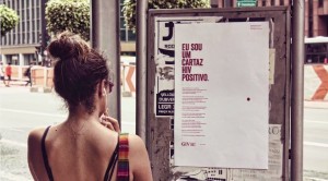 En Brasil hay posters con sangre de VIH positivo en las calles